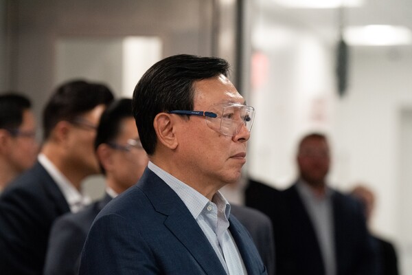 신동빈 롯데그룹 회장이 5일(현지시간) 미국 뉴욕주 시러큐스에 위치한 롯데바이오로직스 바이오 캠퍼스를 방문했다. 사진=롯데그룹