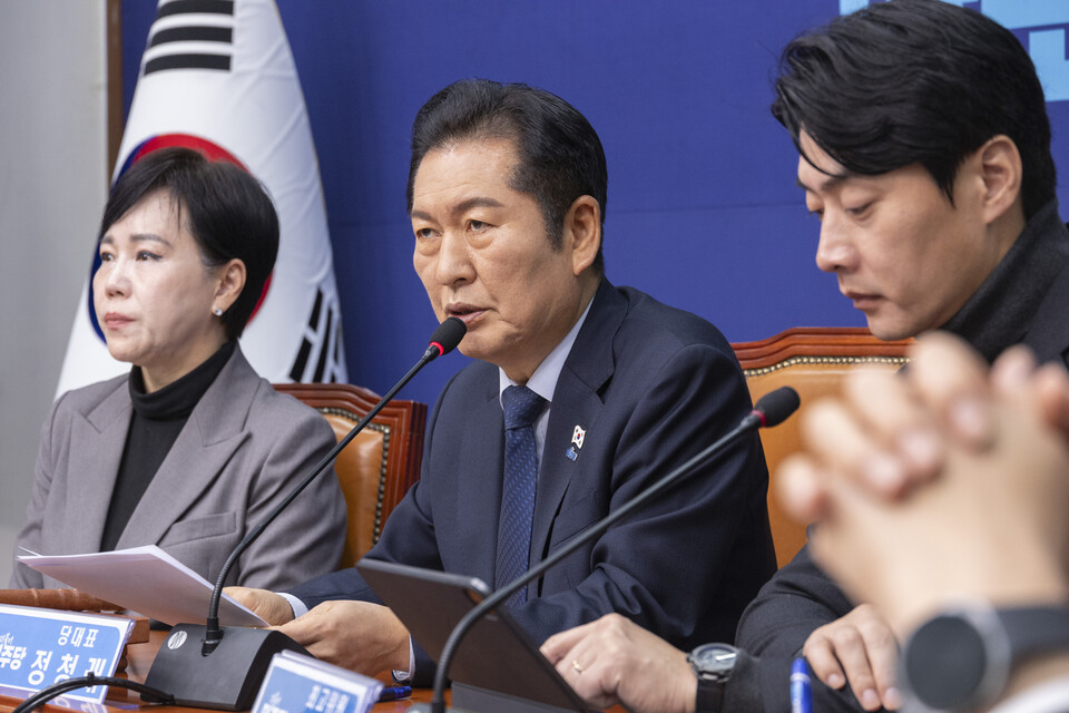 더불어민주당 정청래 대표가 5일 국회에서 21대 대선 백서 발간 시연회 직후 열린 최고위원회의에서 향후 정책 추진 방향에 대해 말하고 있다. 사진=연합뉴스