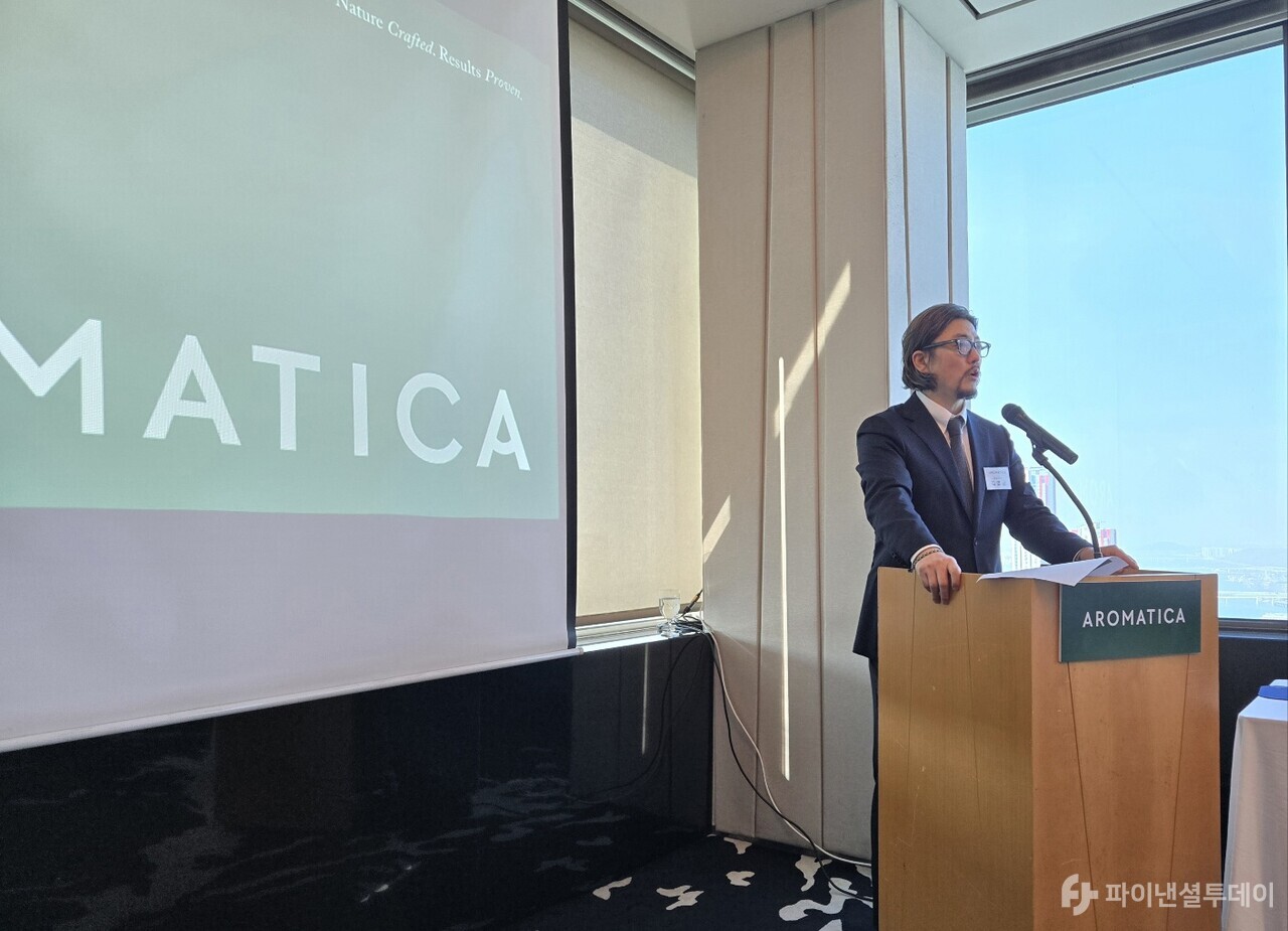 김영균 아로마티카 대표이사가 12일 서울 여의도 63빌딩에서 열린 IPO 기자간담회에서 발표하고 있다. 사진=최정화 기자