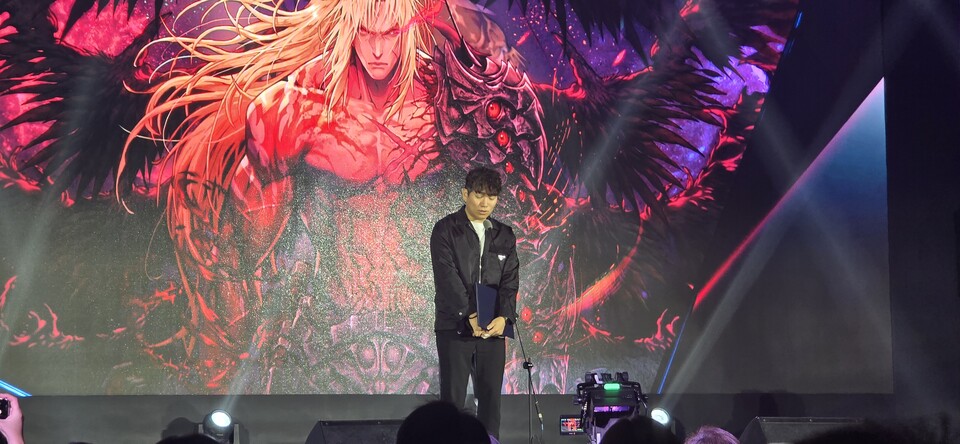 윤명진 네오플 대표가 수상 소감을 밝히고 있다. 사진=최형주 기자