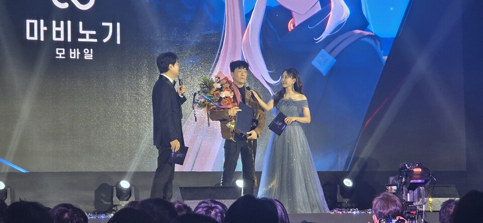 김동건 데브캣 대표가 수상 소감을 밝히고 있는 모습. 사진=최형주 기자