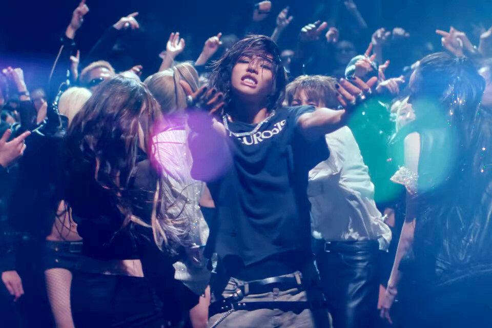 ‘원모어타임(ONE MORE TIME)’ 뮤직비디오 캡처. 사진=더블랙레이블