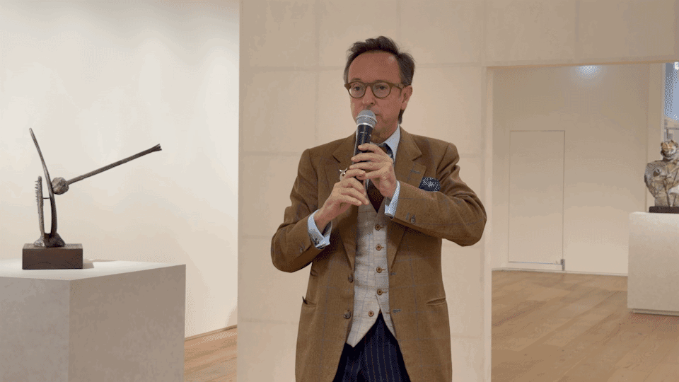 호안 푼옛 미로가 19일 오후 서울 용산구 타데우스로팍 서울에서 열린 호안 미로 개인전 ‘조각의 언어(Sculptures)’ 언론공개회에서 취재진의 질문에 답하고 있다. 사진=김영재