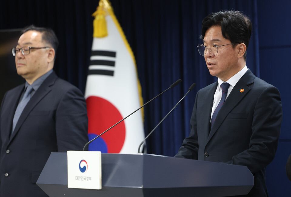 김영훈 고용노동부 장관이 24일 정부서울청사에서 을 하고 있다. 사진=연합뉴스