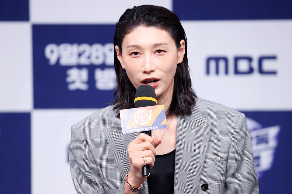 전 배구 선수 김연경이 24일 오후 서울 마포구 MBC 골든마우스홀에서 열린 MBC ‘신인감독 김연경’ 제작발표회에서 인사말을 하고 있다. (2025.9.24) 사진=연합뉴스