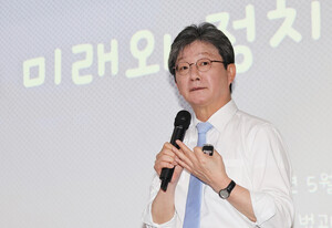 <b>유승민</b> "<b>대통령 정신</b>차려야"...내각 쇄신도 주문