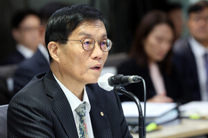 [2025국감] <b>이창용</b> "부동산 과열 양상...종합대책 필요"...'한은이 불지...